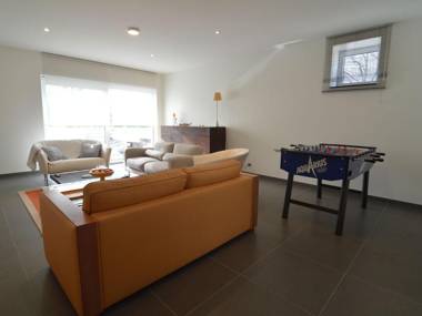 Modern Holiday Home in Zottegem with Jacuzzi