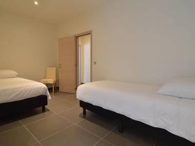 Modern Holiday Home in Zottegem with Jacuzzi