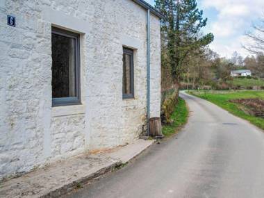 Comfy Holiday Home in Philippeville with Garden