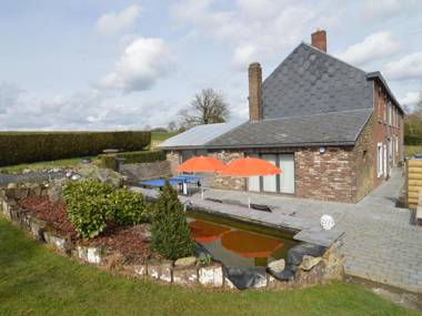 Delightful Holiday Home in Goesnes with Swimming Pool Garden