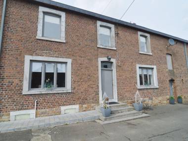 Delightful Holiday Home in Goesnes with Swimming Pool Garden