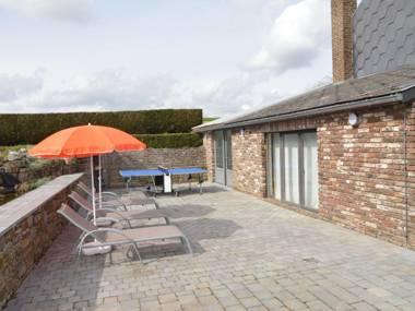 Delightful Holiday Home in Goesnes with Swimming Pool Garden