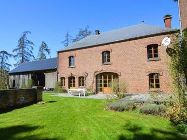 Modern Cottage in Barvaux-Condroz Amidst Meadows