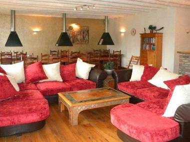 Quaint Farmhouse in Maffe with a Turkish Bath