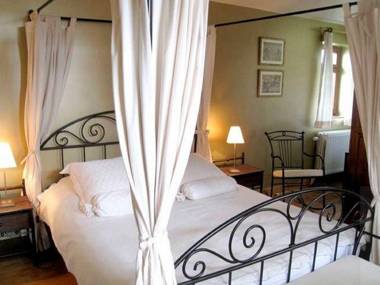 Quaint Farmhouse in Maffe with a Turkish Bath