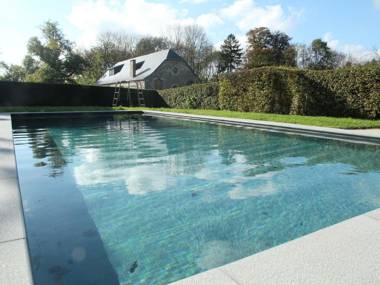 Gite with swimming pool situated in wonderful castle grounds in Gesves