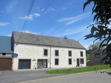Pretty Cottage in Gimnee with Garden