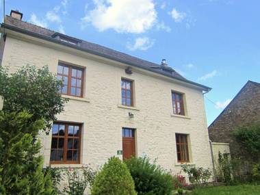 Luxurious Holiday Home with Garden in Gimnée