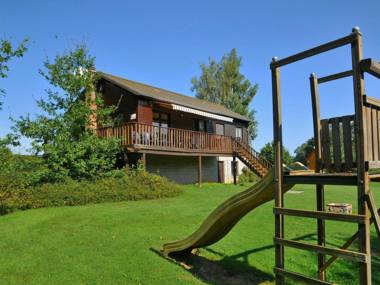 Cosy chalet with large garden and playground located at the edge of the forest