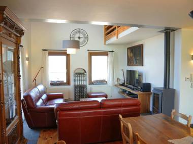 Modern Holiday Home in Somme-Leuze with Sauna