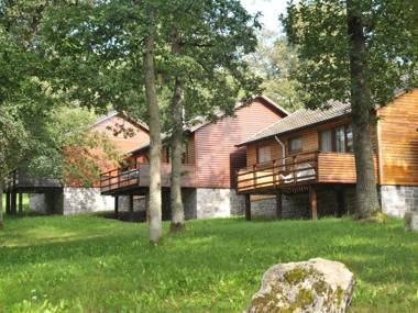 Cozy wooden chalet with deck just 15 km. from Durbuy