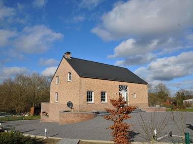 Modern Holiday Home in Somme-Leuze with Garden
