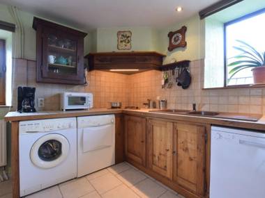 Cozy Holiday Home in Rendeux with Fenced Garden