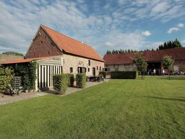 Pleasant holiday home in West Flanders with enclosed garden and jacuzzi