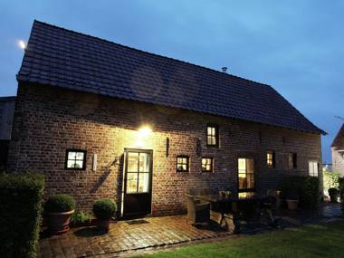 Pleasant holiday home in West Flanders with enclosed garden and jacuzzi