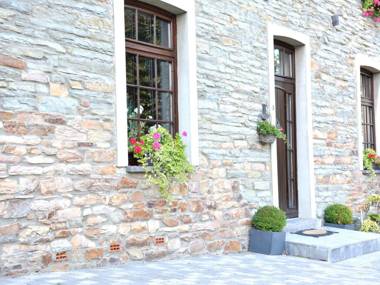 Chic Holiday Home in Vaux-sur-Sre with Garden