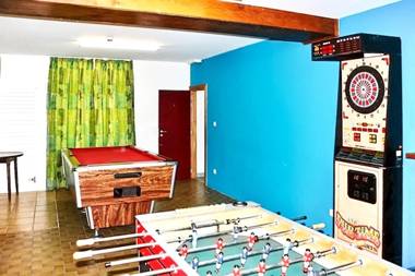 14 bedrooms house with enclosed garden and wifi at Anthisnes