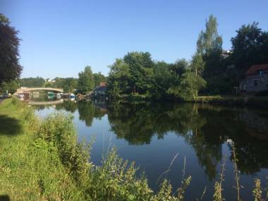 Le pré en bulles gîte avec piscine brasserie et restaurant à Labuissière