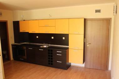 Eliza Apartment Sequoia