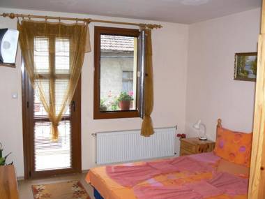 Family Hotel Varusha