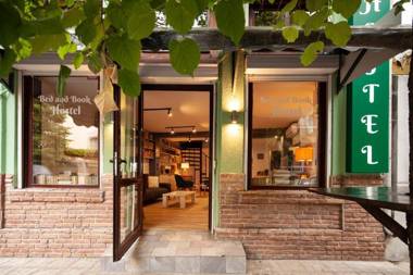 BED and BOOK hostel