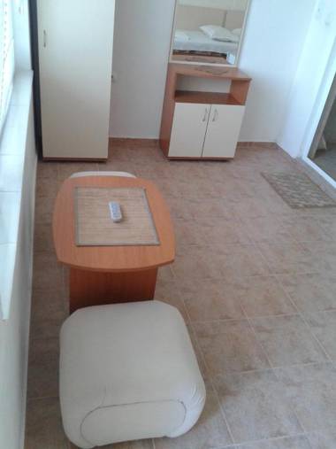 Rooms and Apartments Vili