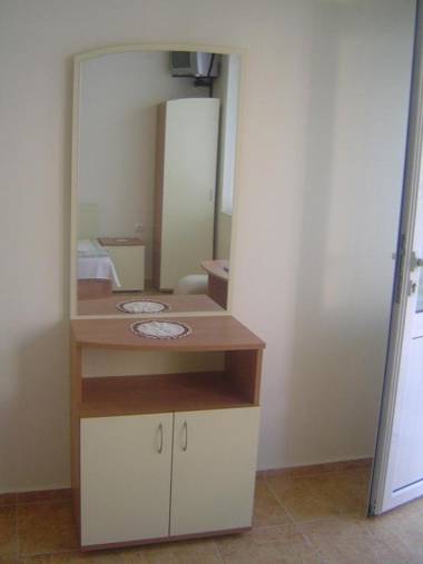 Rooms and Apartments Vili