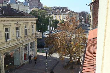 Cool Central Apartment