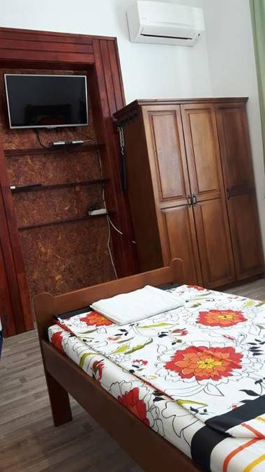 Emigrant Apartment 2