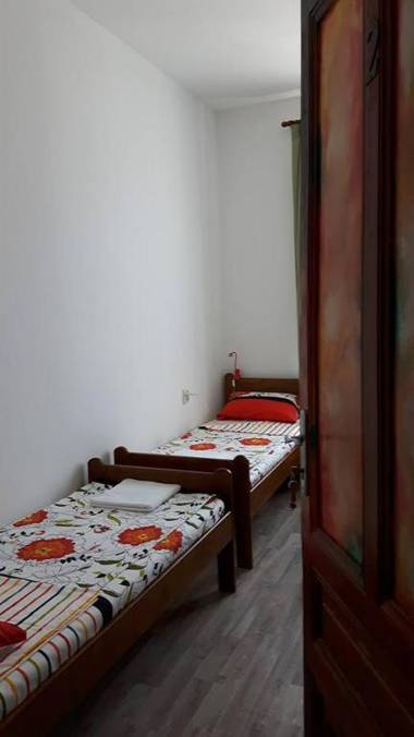 Emigrant Apartment 2