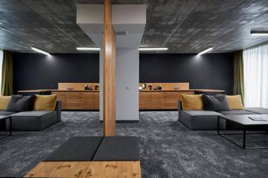 Adella Boutique Hotel - Free Parking