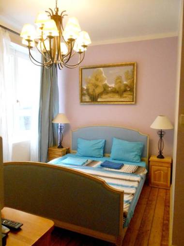 8 bedrooms house with city view enclosed garden and wifi at Sofia 6 km away from the slopes