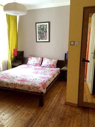 8 bedrooms house with city view enclosed garden and wifi at Sofia 6 km away from the slopes