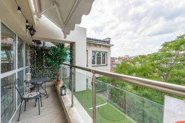 Luxury and Sunny Studio with a view in TOP Center