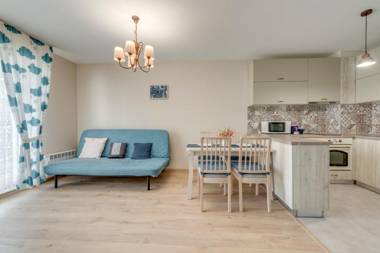 Bright and Newly Refurbished Apartment near Center