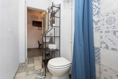 Colorful 2BDR Apartment in the City Center