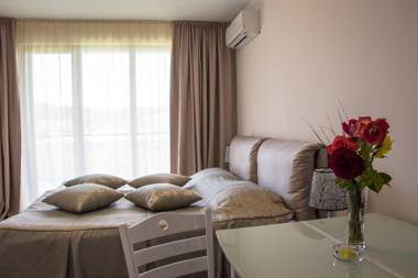 Long Beach Aparthotel