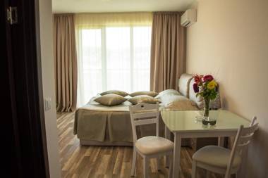 Long Beach Aparthotel