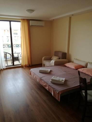 Golden Dunes Primorsko Apartments