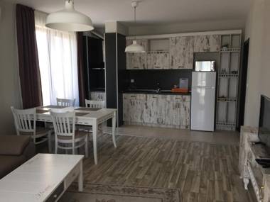 Green Paradise Deluxe Apartments