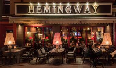 8 1/2 Art Guest House