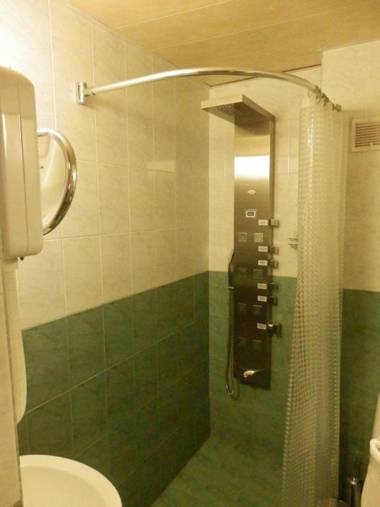 Семеен Хотел РОЗА