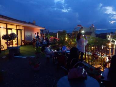 Семеен Хотел РОЗА