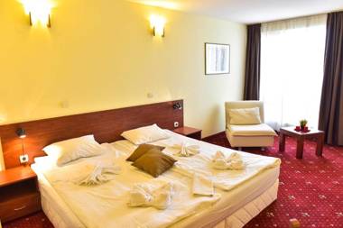 Hotel Bojur & Bojurland Apartment Complex