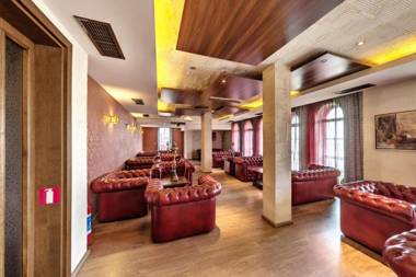 Grand Royale Apartment Complex & Spa