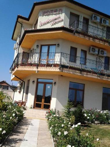 Guest House Golden Flake 3km from Bolata beach