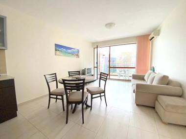 Marty's Beachfront Apartments