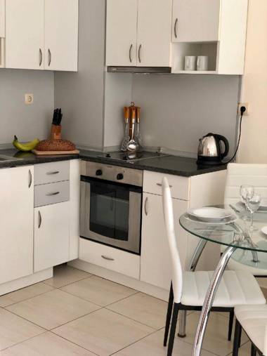 Marty's Beachfront Apartments