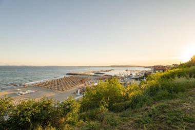 Royal Bay - Beachfront Apartments with Self Check-In