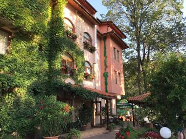 Oleander House and Tennis Club